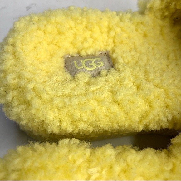NWOB UGG Fluffita sulfur yellow fur platform slides sandals sheepskin size 6 - Picture 8 of 12